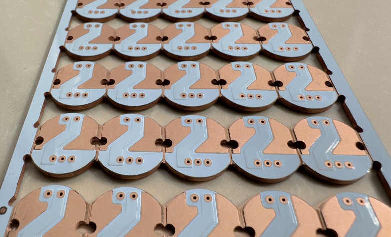 Example of PCB using double-sided copper substrate for enhanced heat dissipation in LED driver circuit